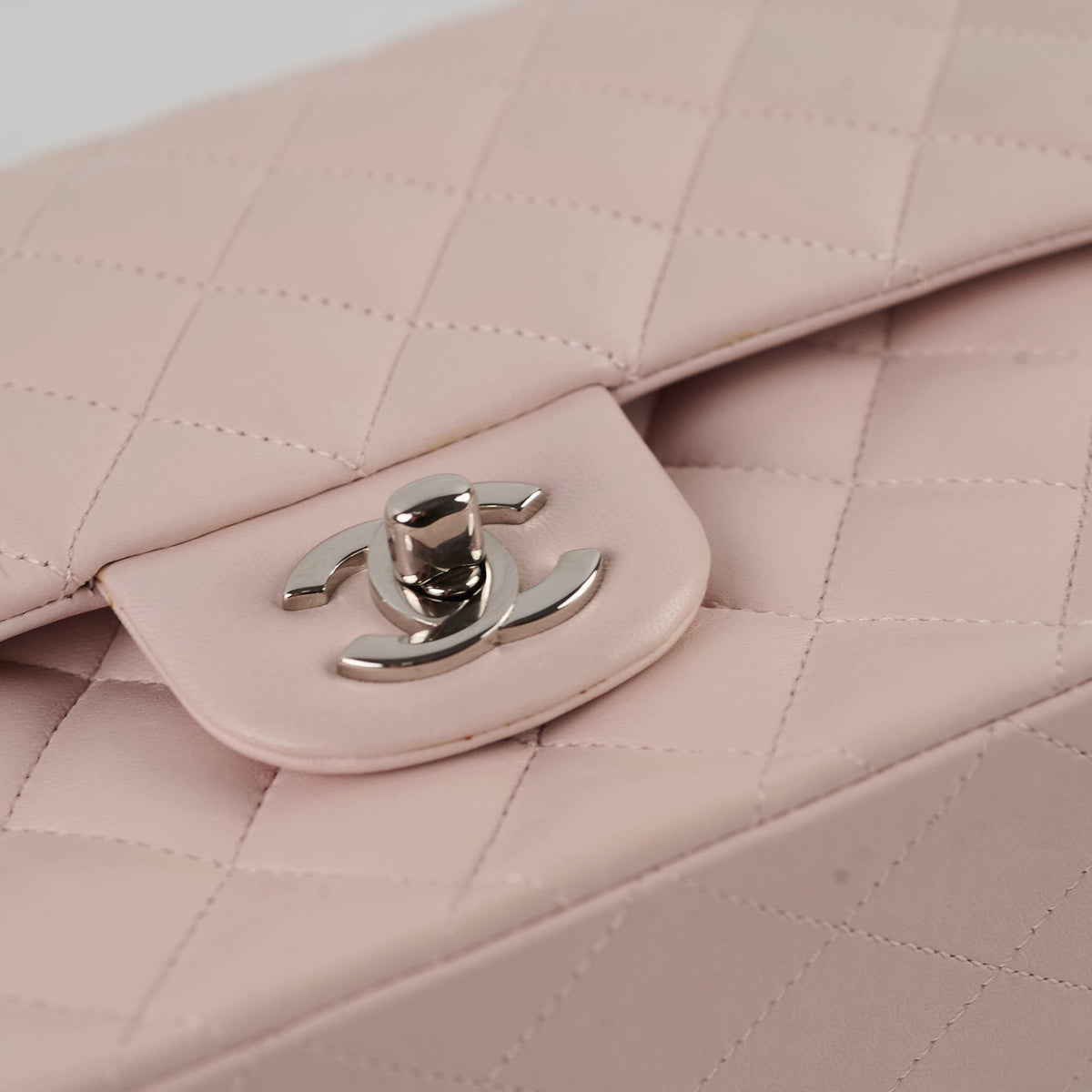Chanel Medium Classic Flap Light Pink Lambskin - photo 15