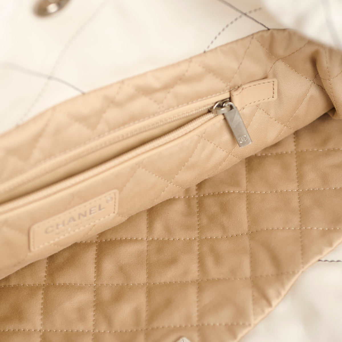 Chanel 22 Large White - photo 9