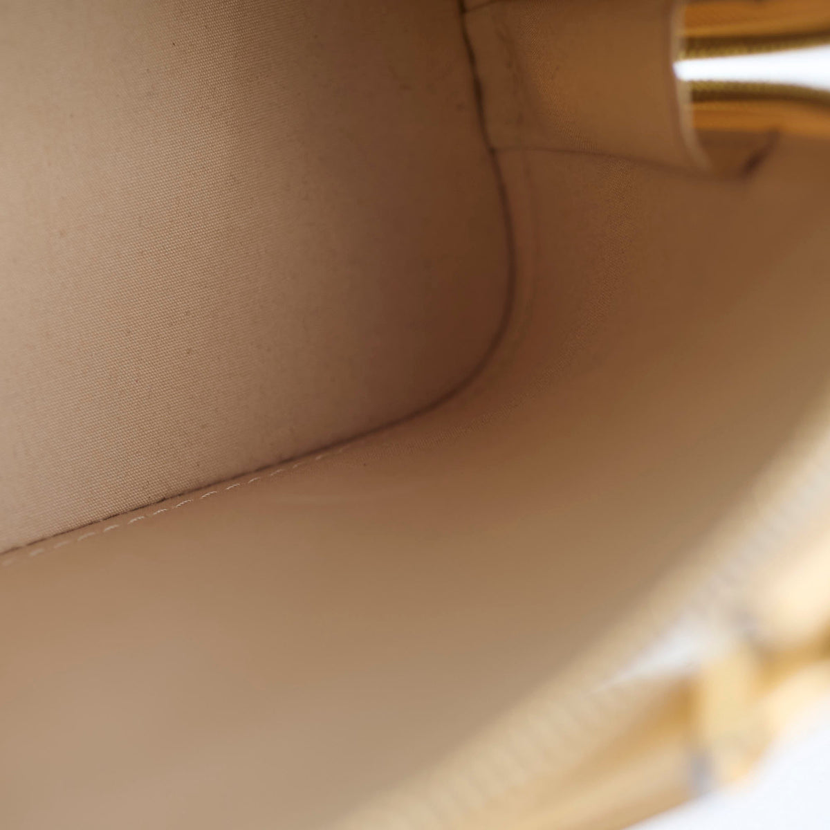 Louis Vuitton Alma BB Patent Beige - photo 9