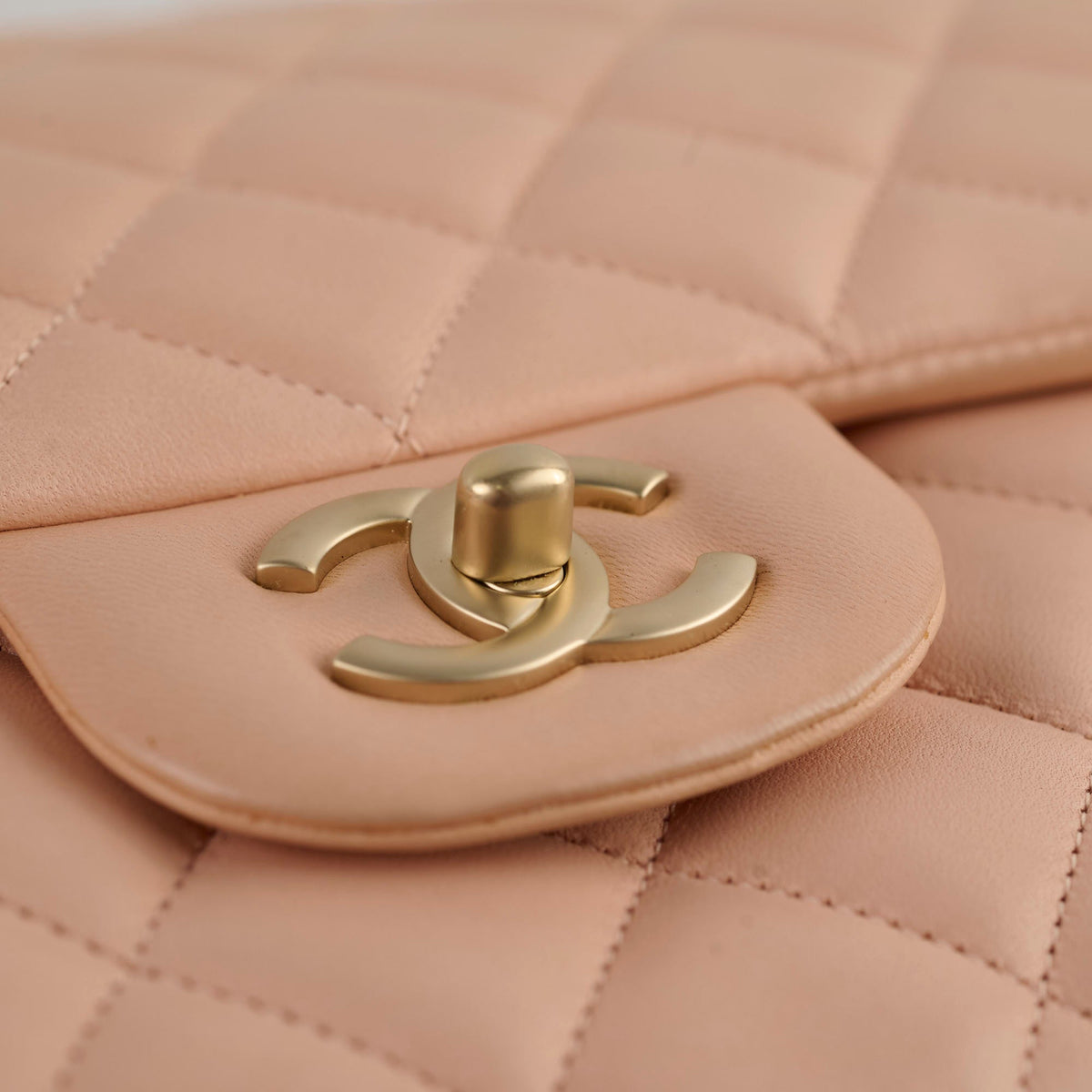 Chanel Maxi Flap Beige/Nude - photo 16