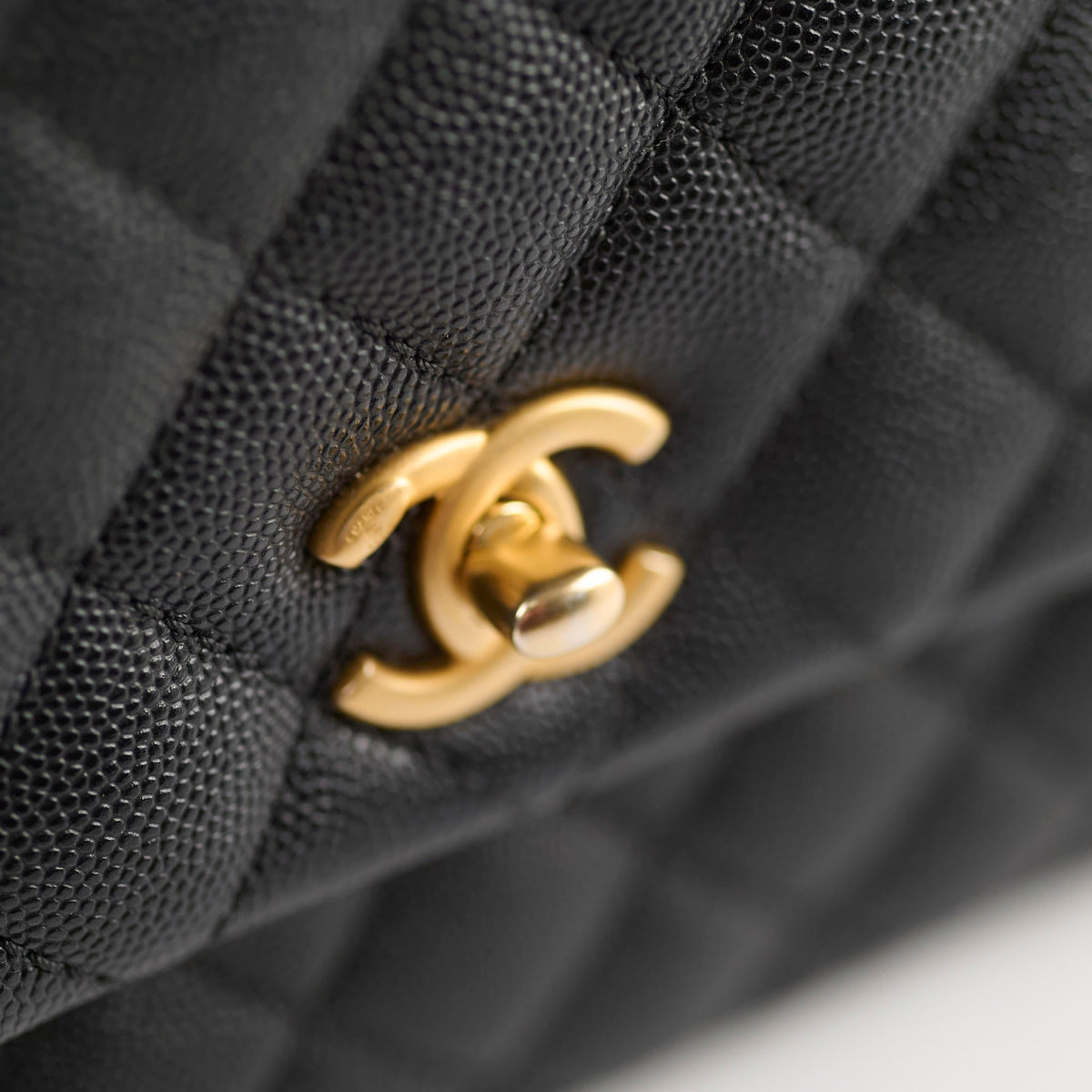 Chanel Small Coco Handle Caviar Black - photo 20