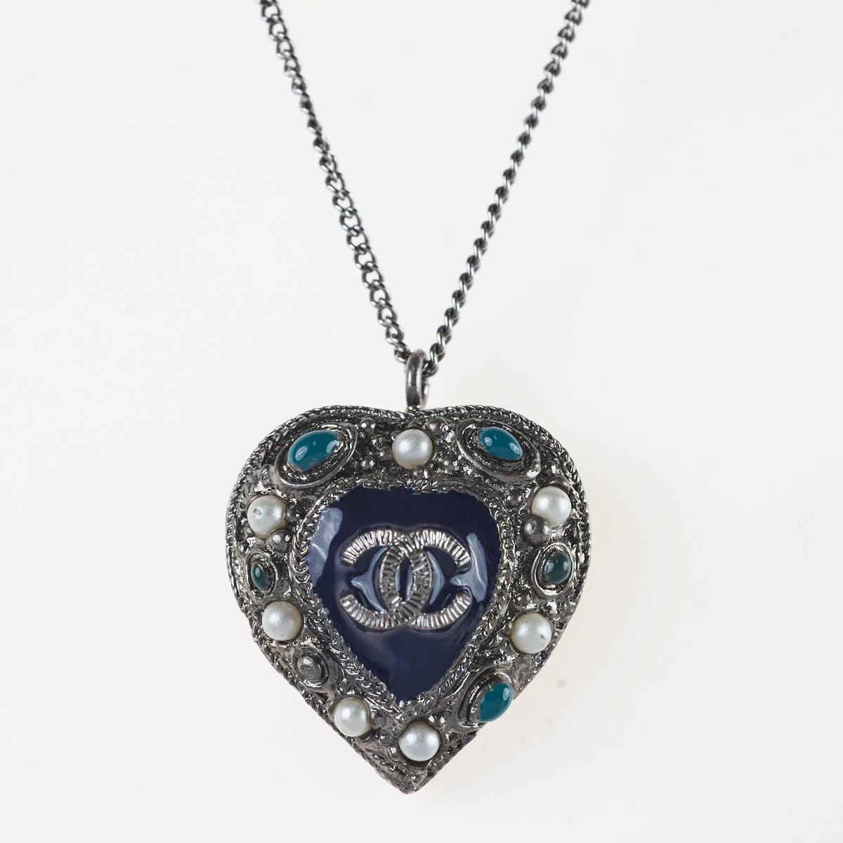 Chanel Heart Necklace Gunmetal with Pearls Costumer Jewellery - photo 3