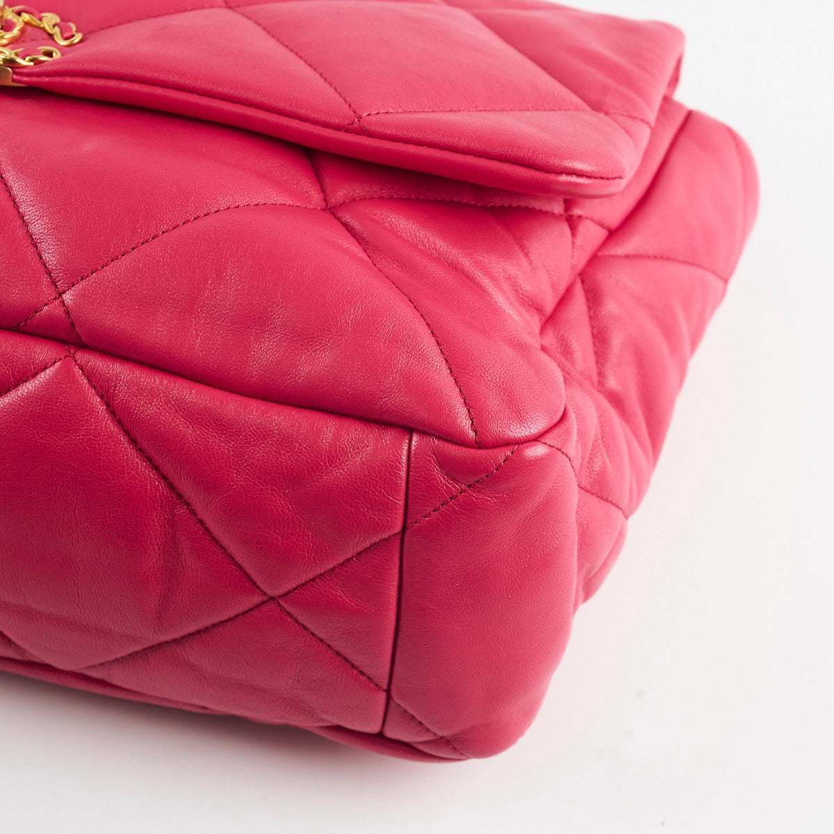 Chanel 19 Large Coral Pink Goatskin - photo 15