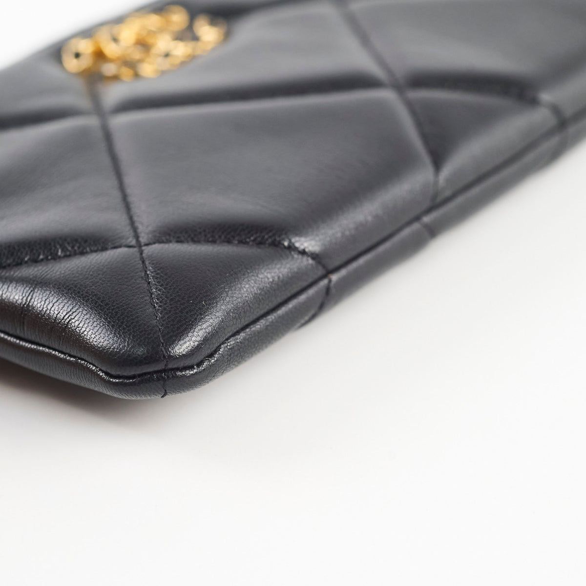 Chanel 19 O Case Black 30 Series - photo 7