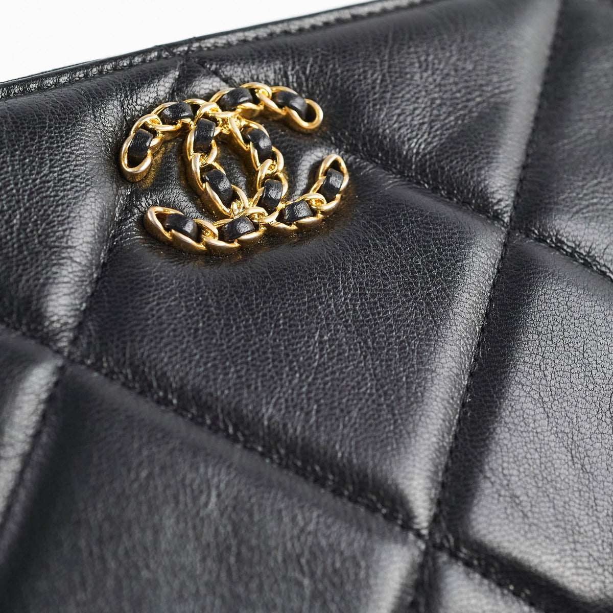 Chanel 19 O Case Black 30 Series - photo 10