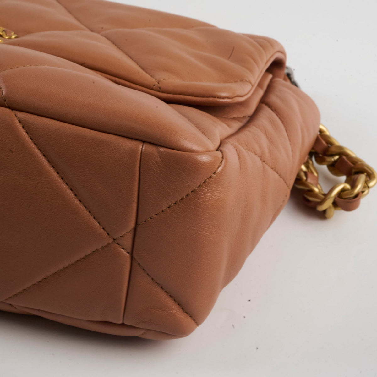 Chanel 19 Bag Medium Caramel Lambskin - photo 11