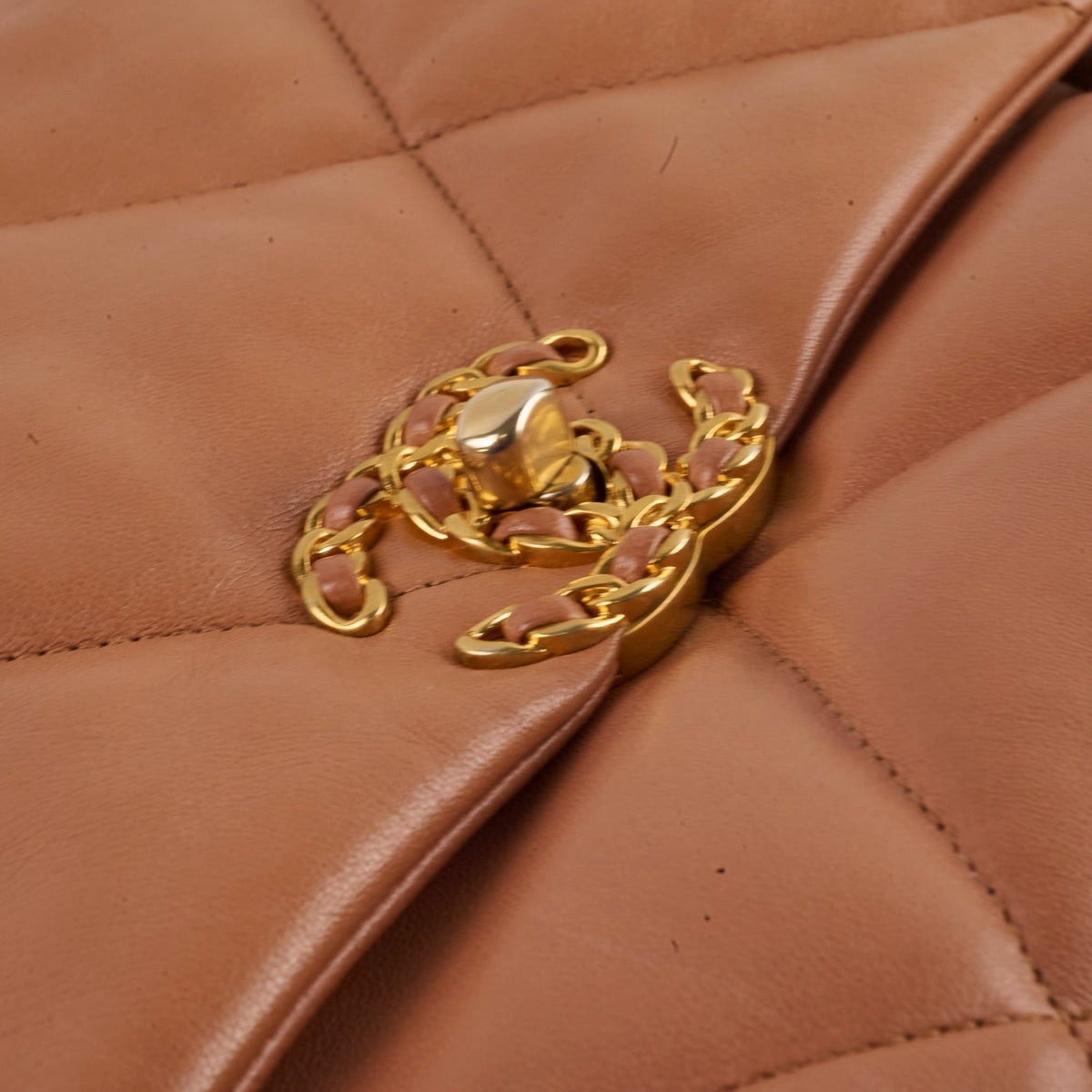 Chanel 19 Bag Medium Caramel Lambskin - photo 12