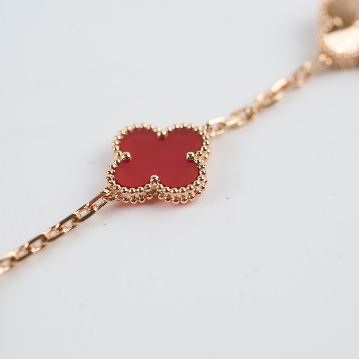 Van Cleef & Arpels Vintage Alhambra 5 Motifs Guilloche Carnelian Bracelet 2024 - photo 3