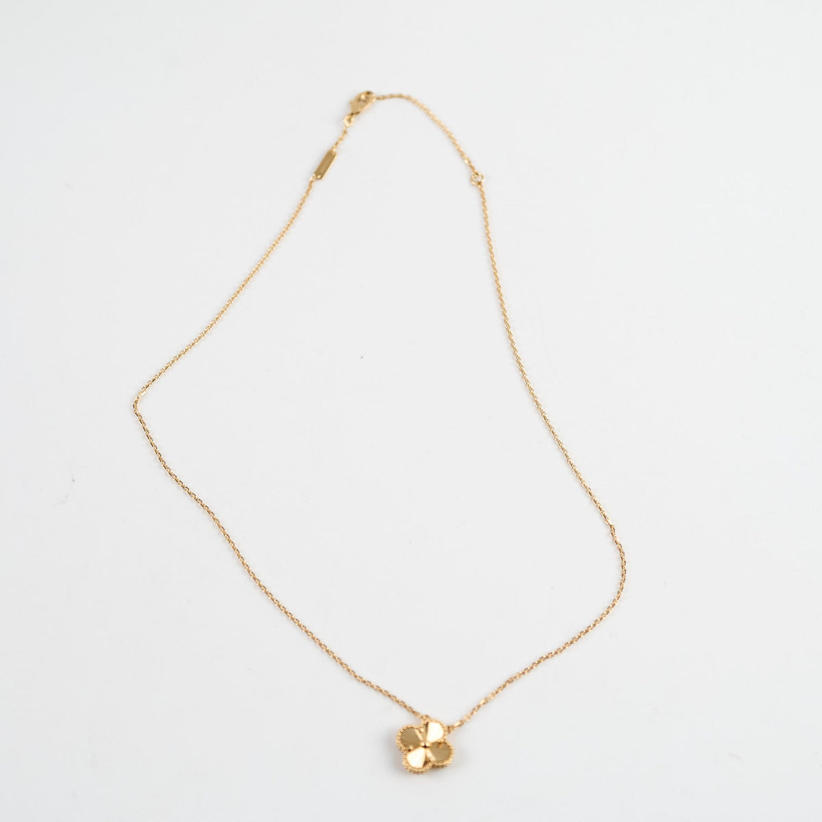 Van Cleef & Arpels Vintage Alhambra Necklace Gold Guilloche 2022 - photo 3