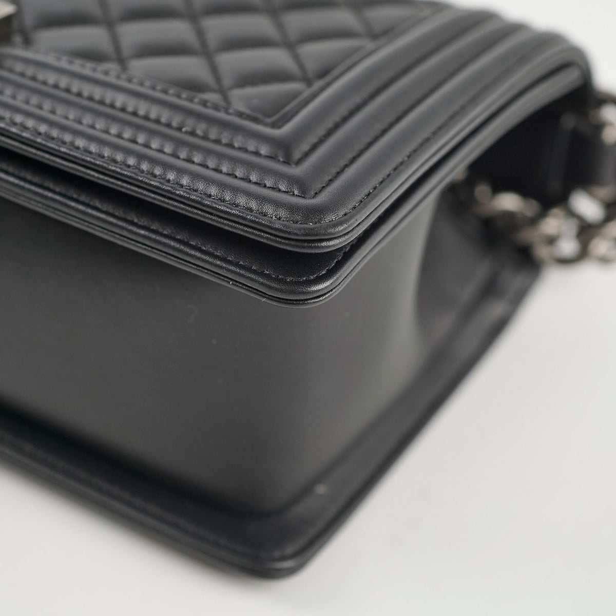 Chanel Old Medium Boy Black Microchipped - photo 10
