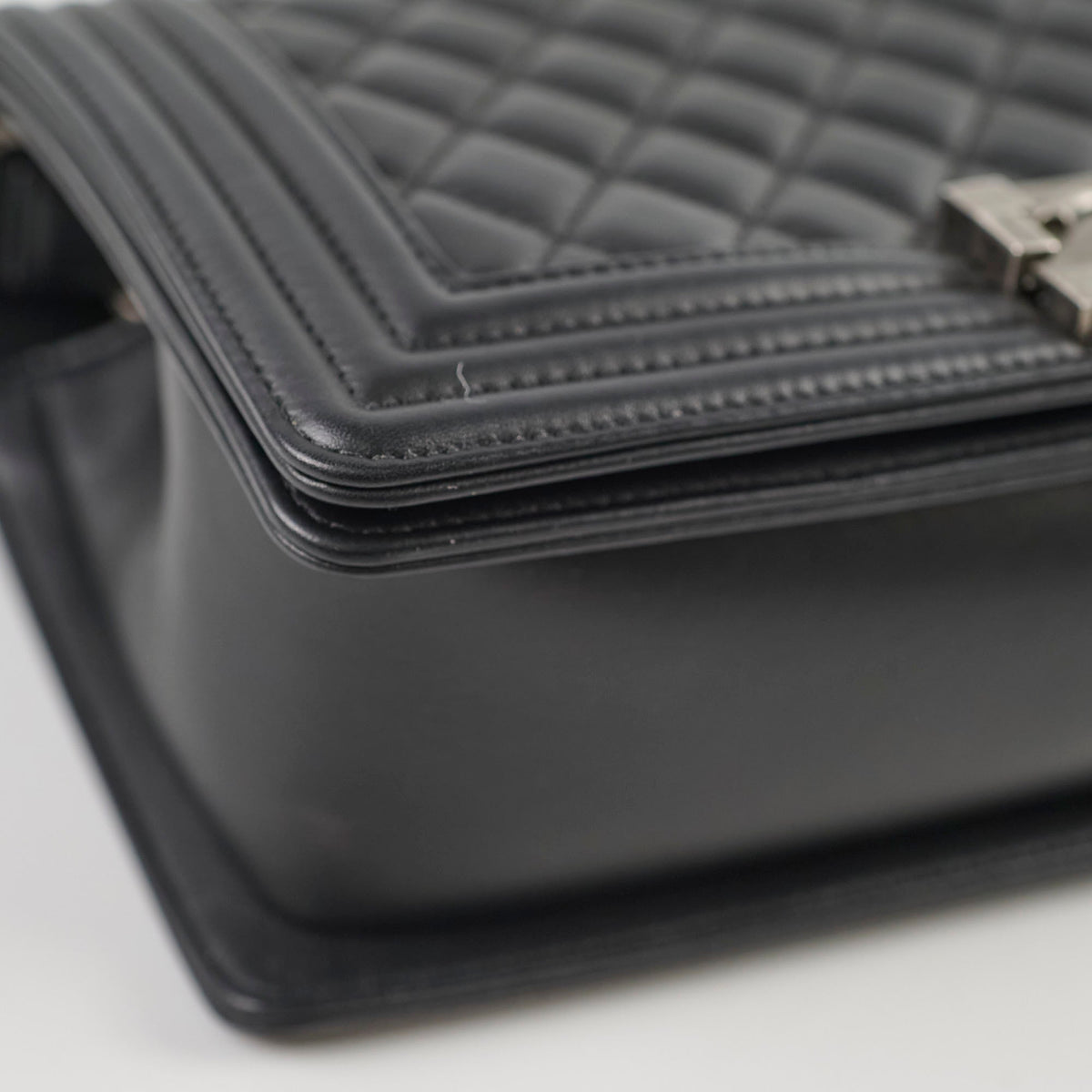Chanel Old Medium Boy Black Microchipped - photo 8