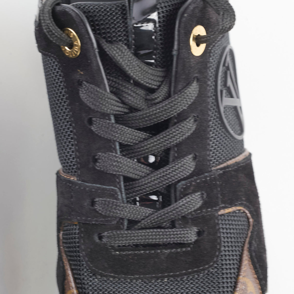 Louis Vuitton Run Away Sneaker Size 37 - photo 9