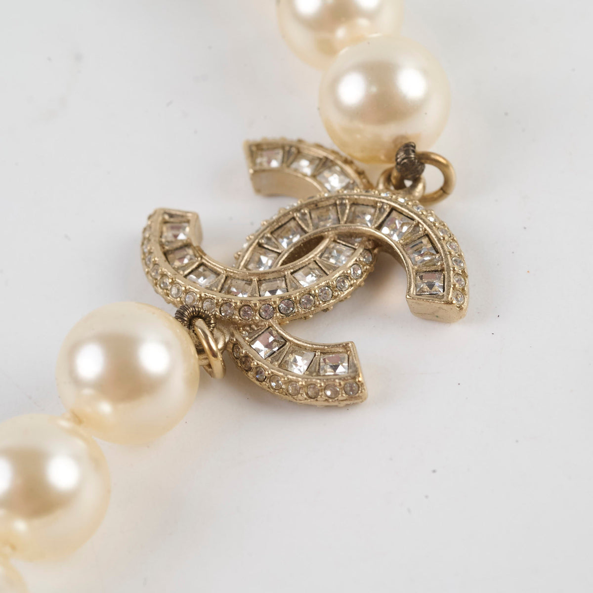 Chanel CC Logo Pearl Necklace - photo 7