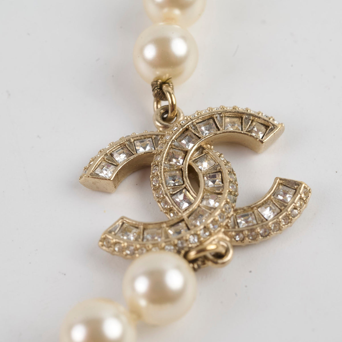 Chanel CC Logo Pearl Necklace - photo 6