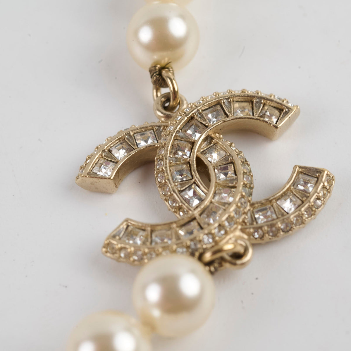Chanel CC Logo Pearl Necklace - photo 5