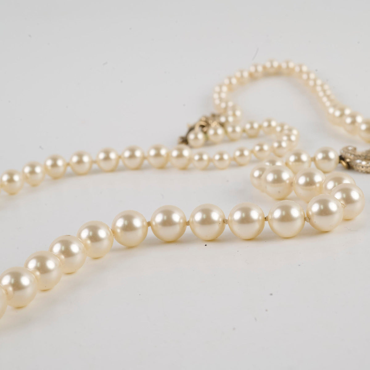 Chanel CC Logo Pearl Necklace - photo 8