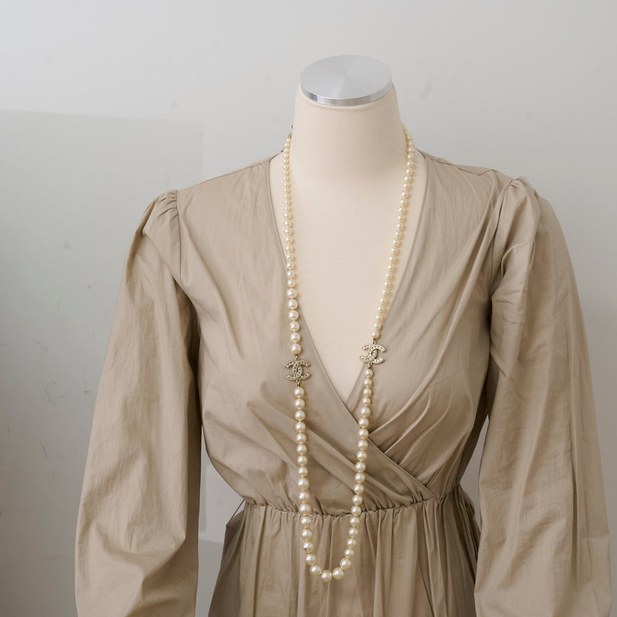 Chanel CC Logo Pearl Necklace - photo 2