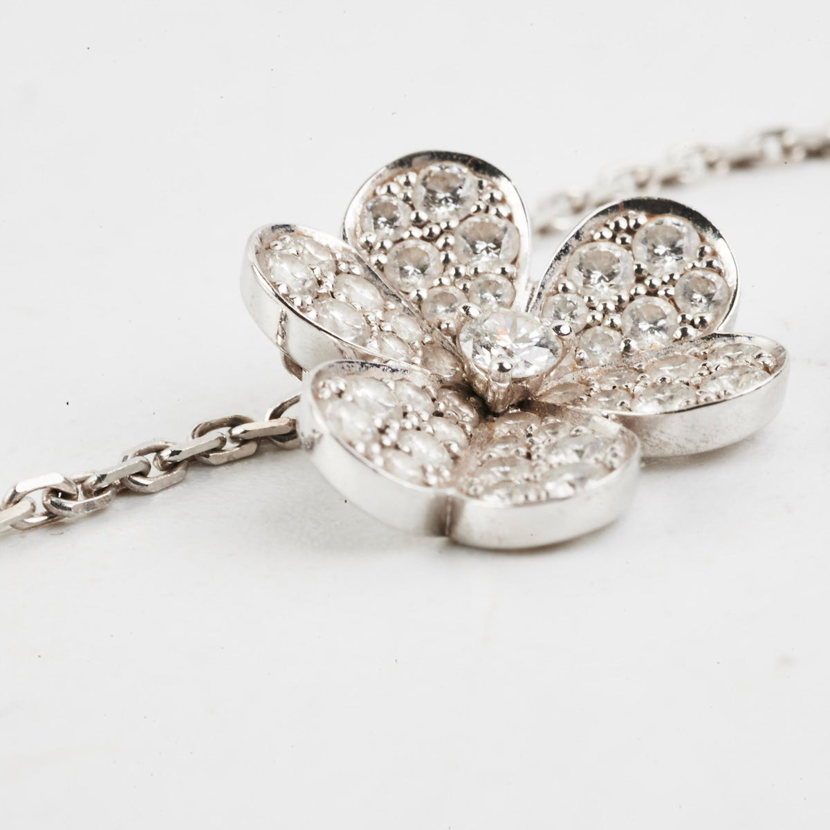 Van Cleef & Arpels Frivole 18k White Gold Diamond Necklace - photo 4