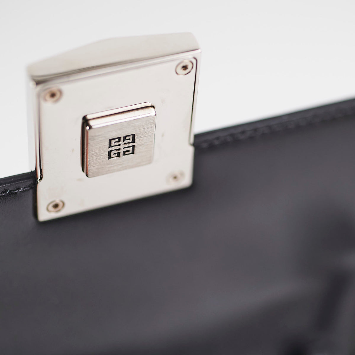 Givenchy Small 4G Black Calfskin - photo 4