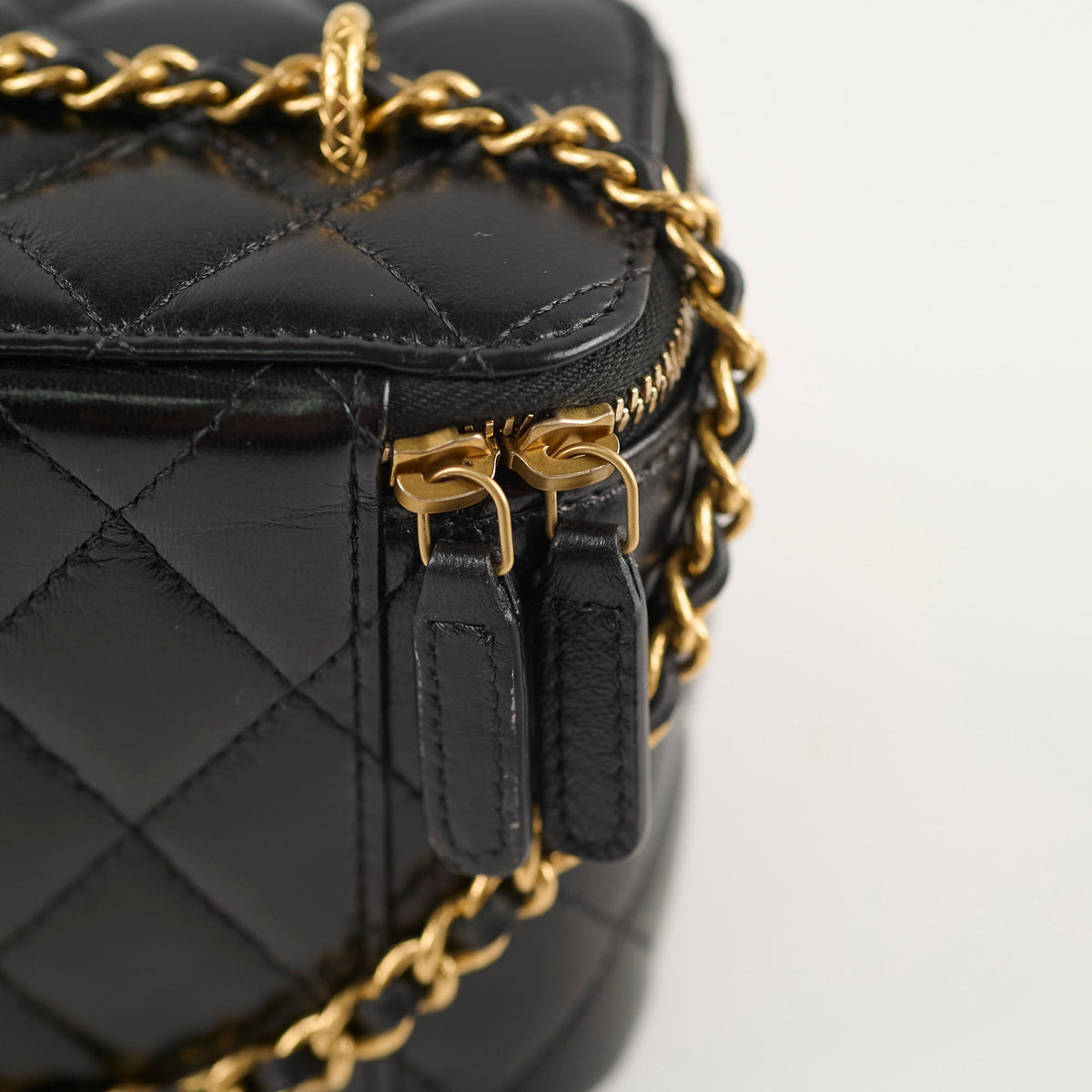 Chanel Vanity with Mirror Crossbody Black Microchipped - photo 9