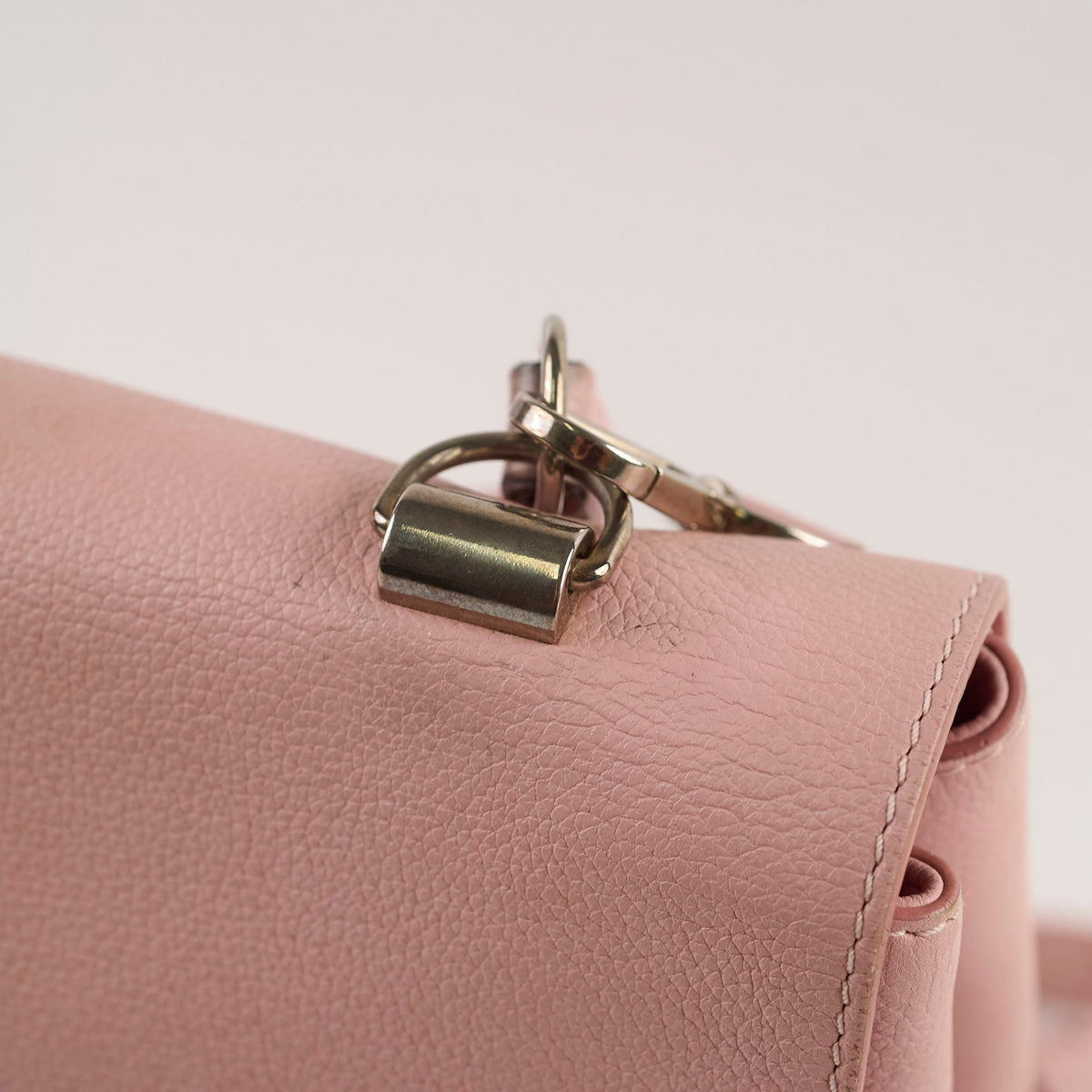 Louis Vuitton Lock Me Light Pink - photo 5