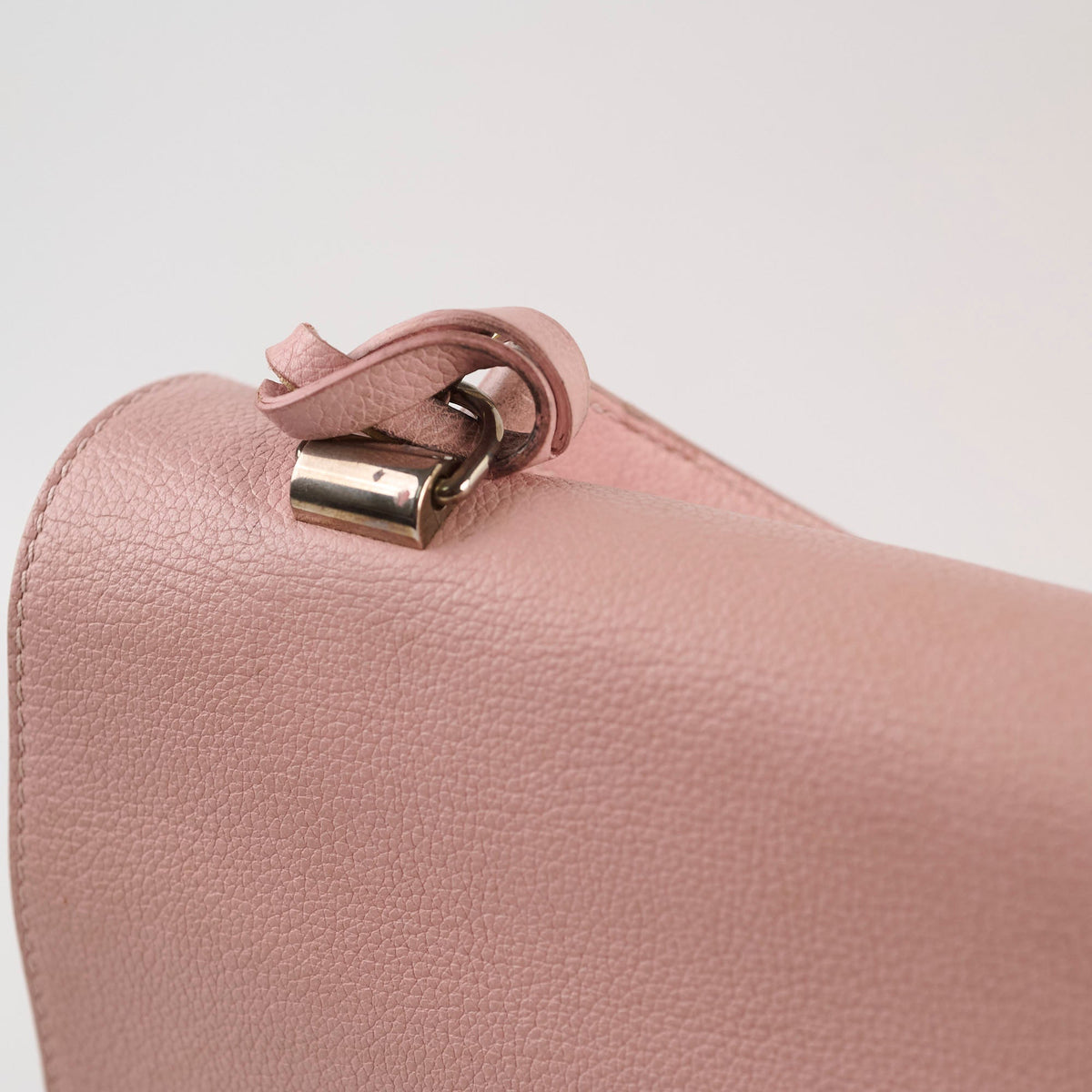 Louis Vuitton Lock Me Light Pink - photo 4