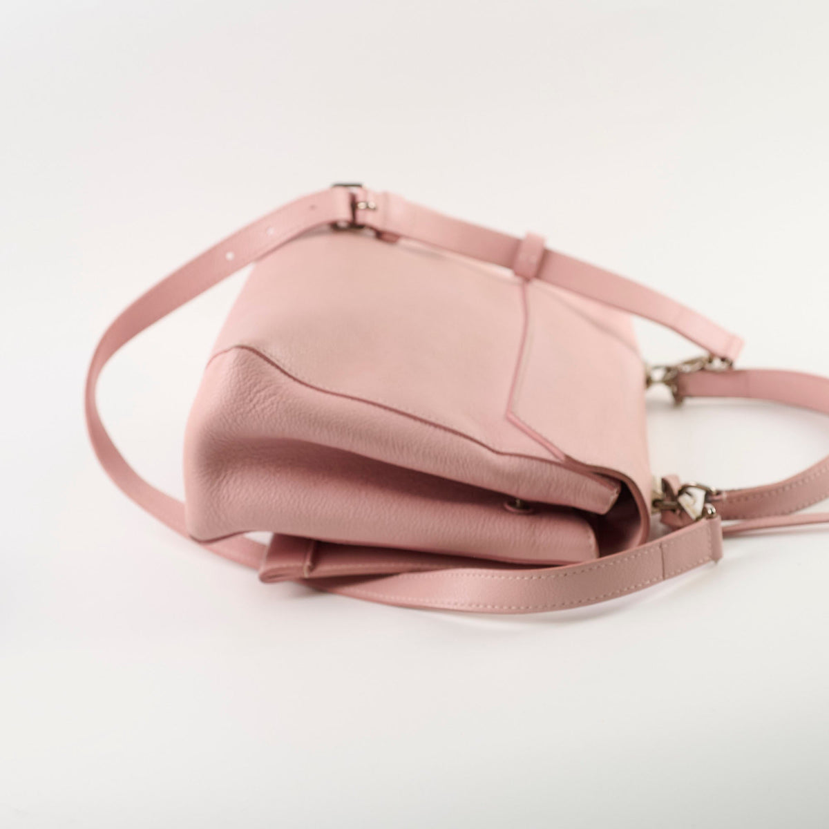 Louis Vuitton Lock Me Light Pink - photo 2