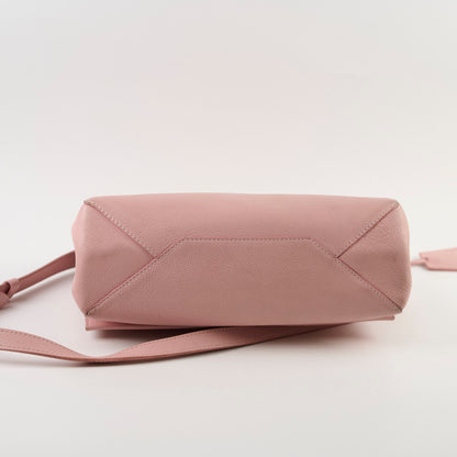 Louis Vuitton Lock Me Light Pink - photo 3