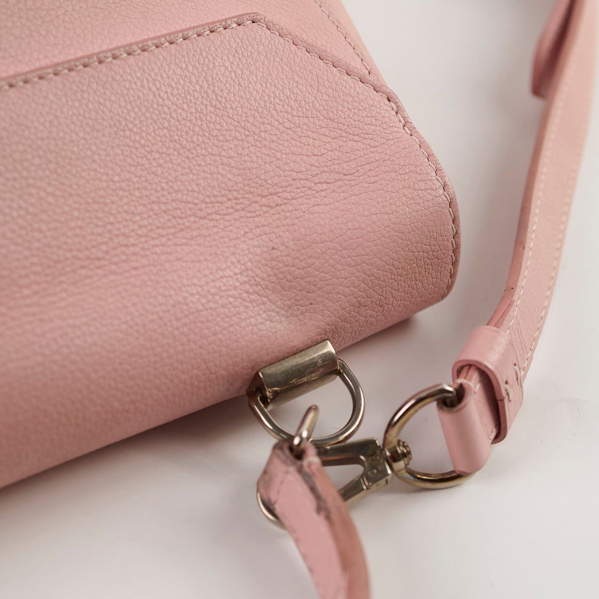 Louis Vuitton Lock Me Light Pink - photo 15