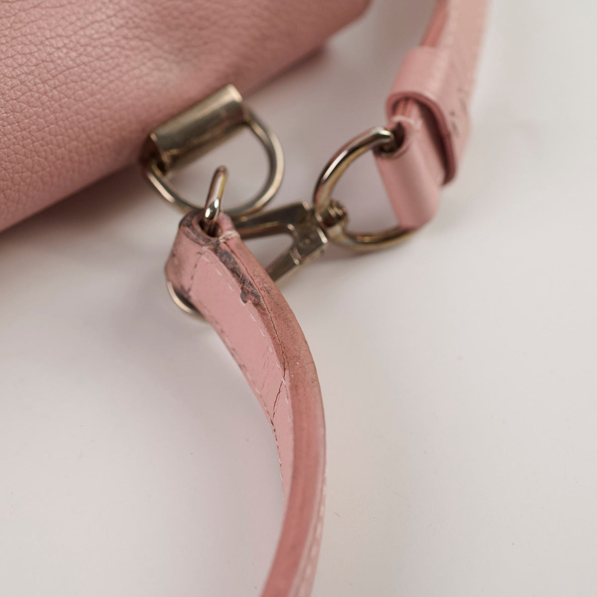 Louis Vuitton Lock Me Light Pink - photo 14