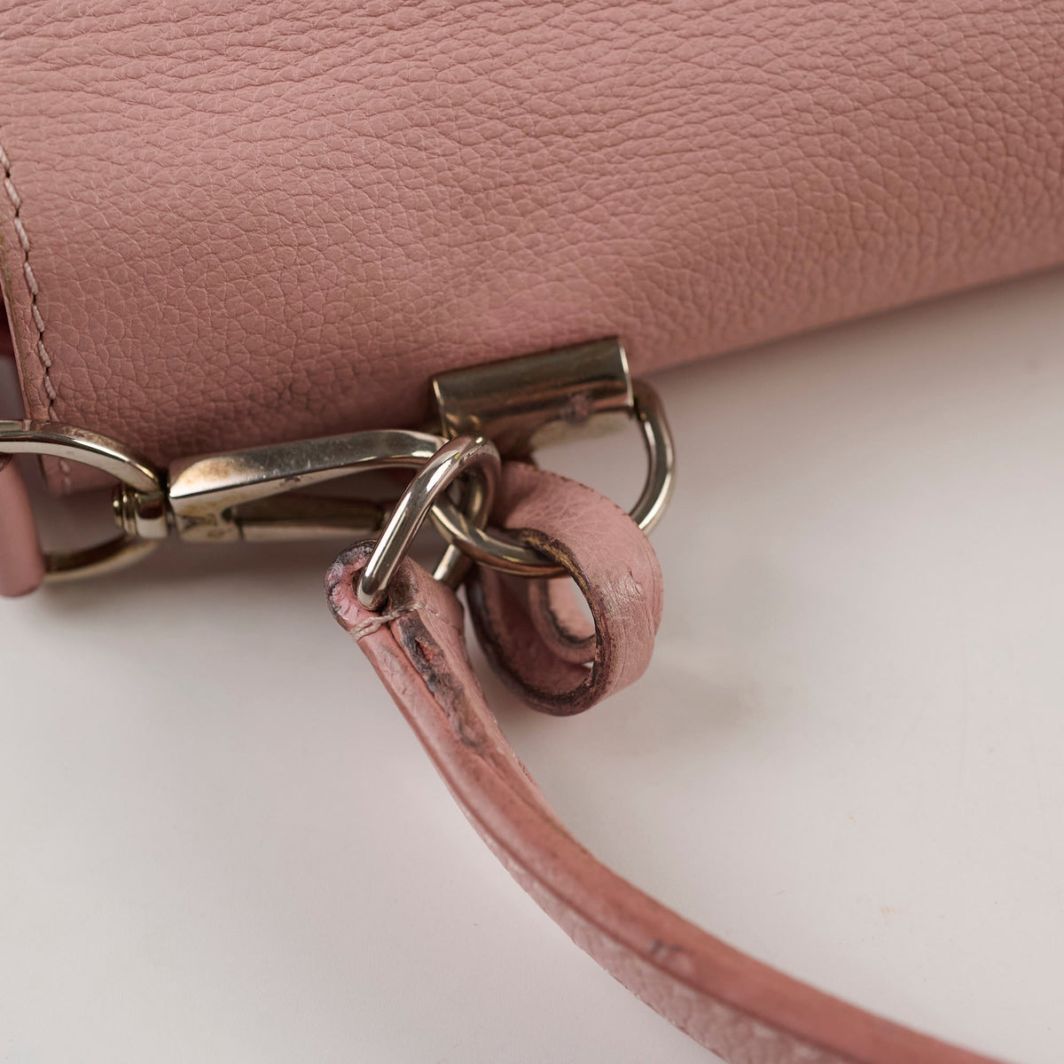 Louis Vuitton Lock Me Light Pink - photo 12