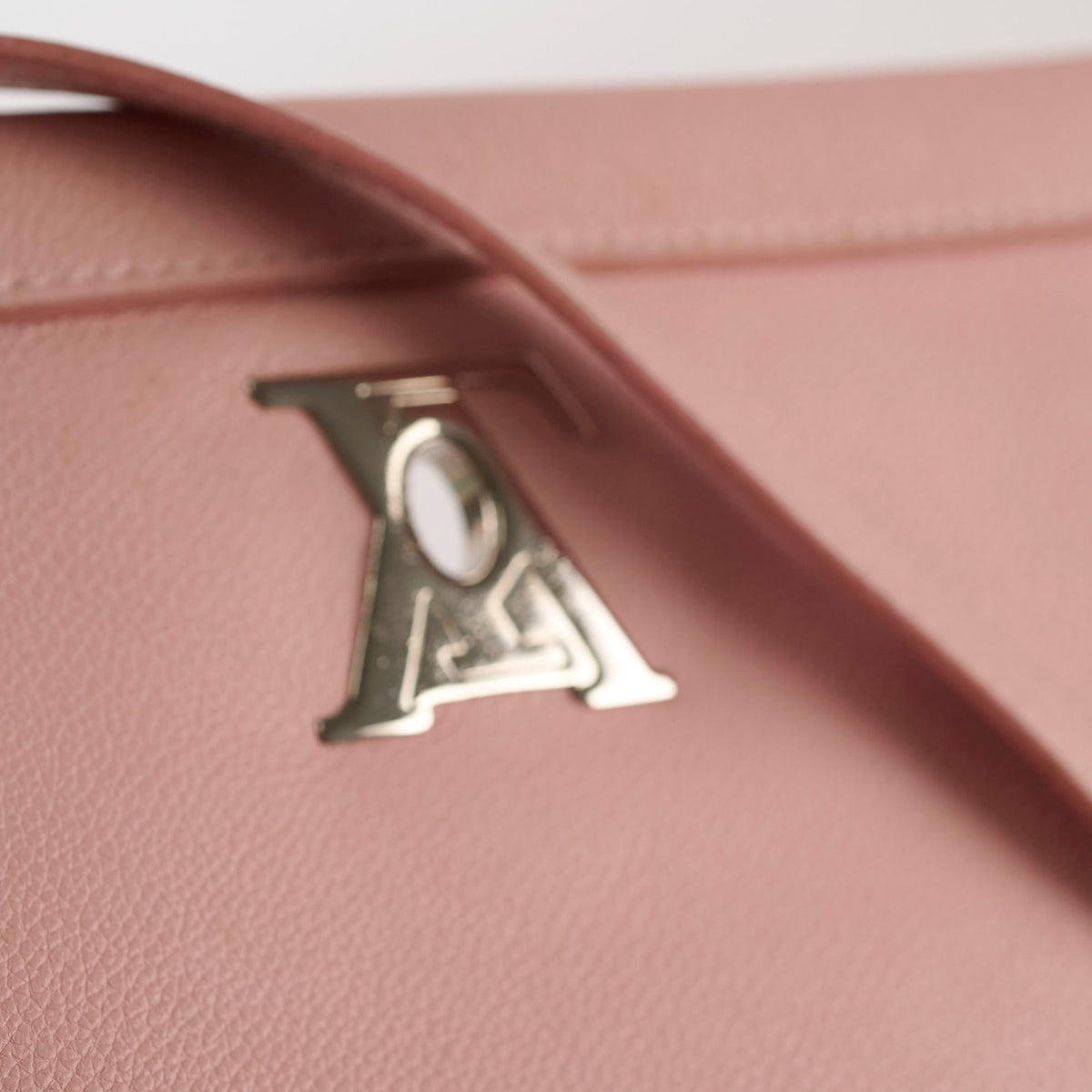 Louis Vuitton Lock Me Light Pink - photo 11