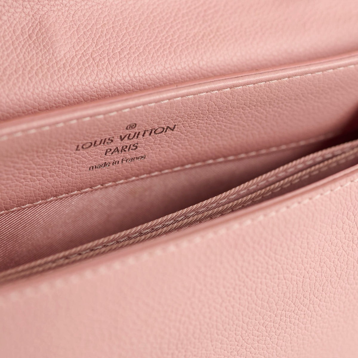Louis Vuitton Lock Me Light Pink - photo 8
