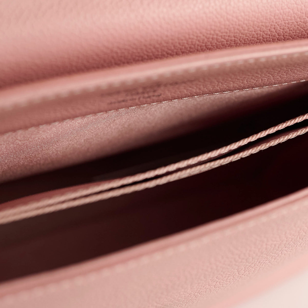 Louis Vuitton Lock Me Light Pink - photo 7