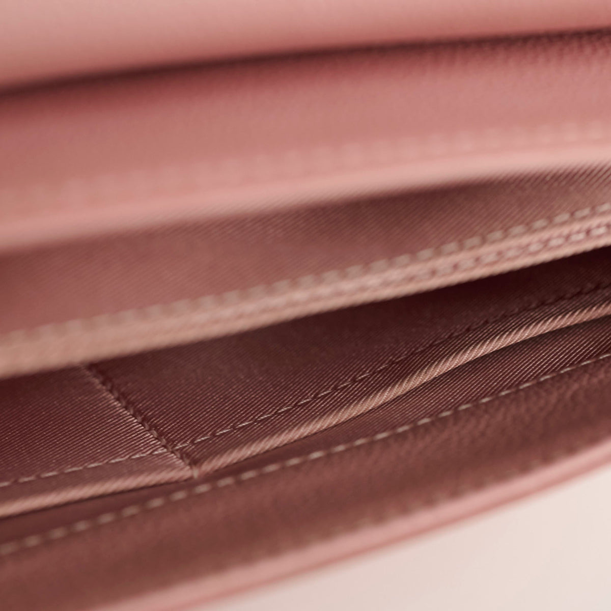 Louis Vuitton Lock Me Light Pink - photo 6