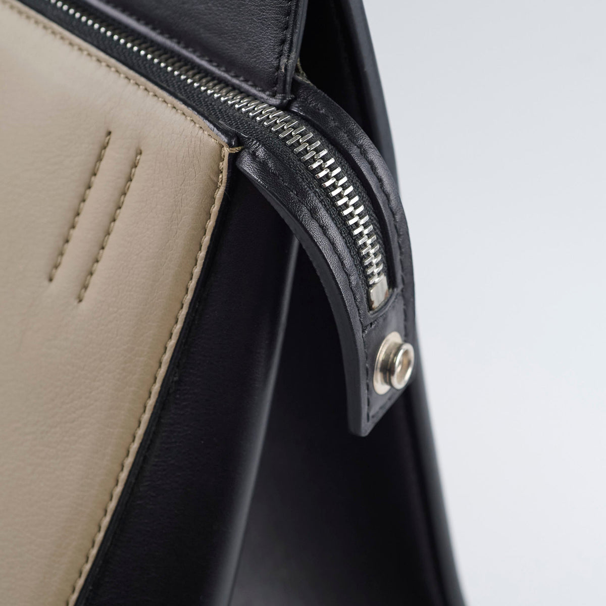 Celine Edge Medium Bag Beige/Black - photo 12