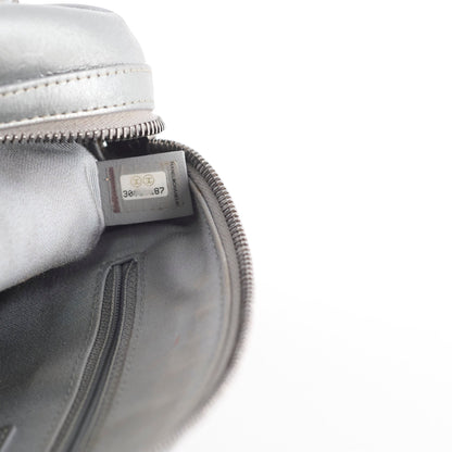 Chanel Signature Bowing Bag Crumpled Metallic Calfskin - photo 4