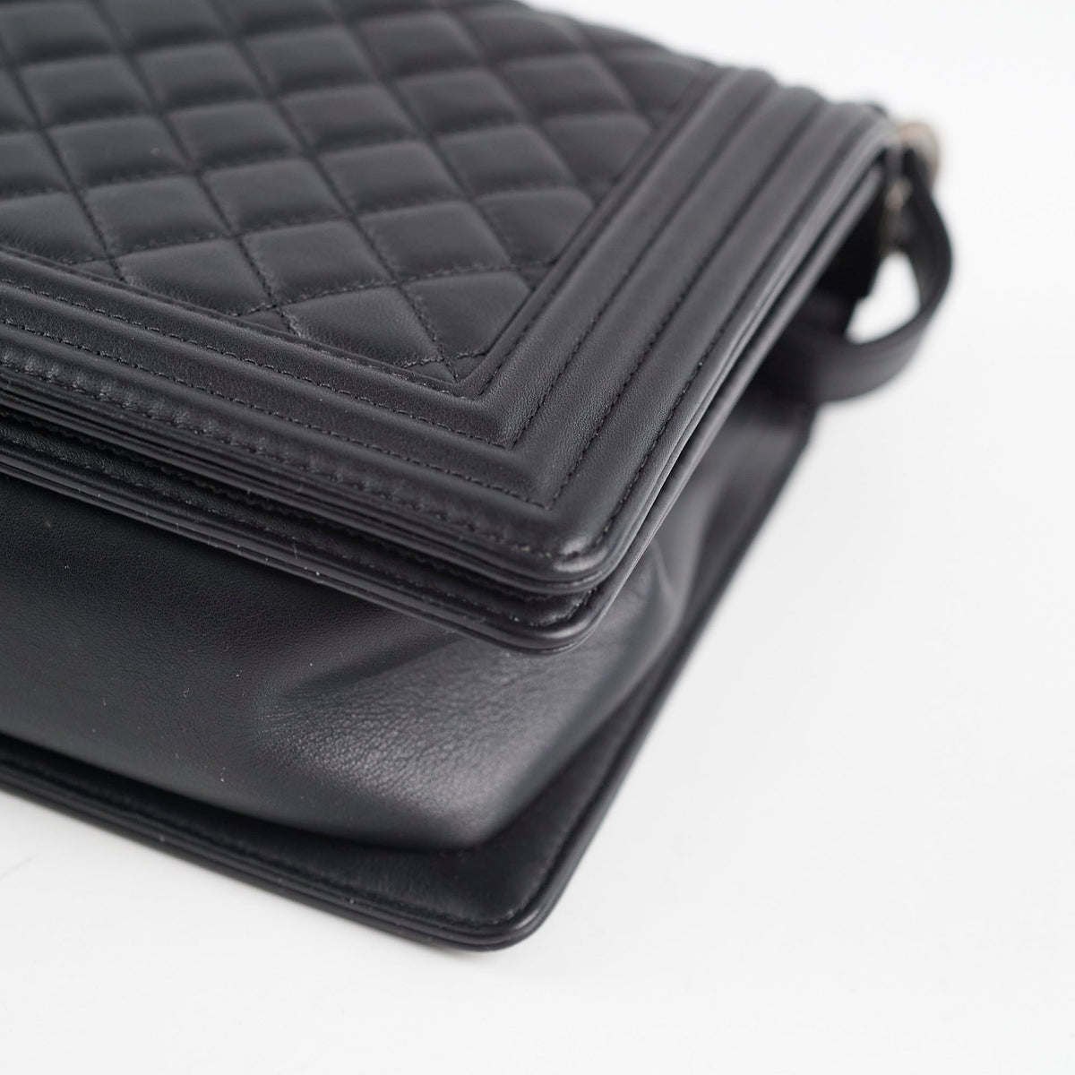 Chanel New Medium Boy Bag Black - photo 14