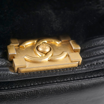 Chanel Boy Black Fur - photo 16