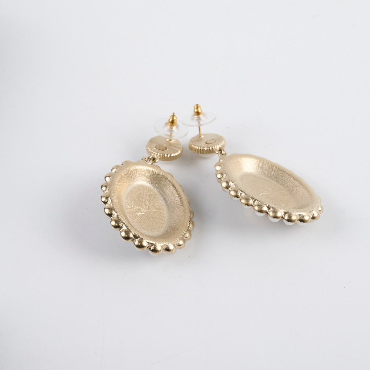 Chanel CC Pearl Oval Earrings (Costume Jewellery) - photo 4