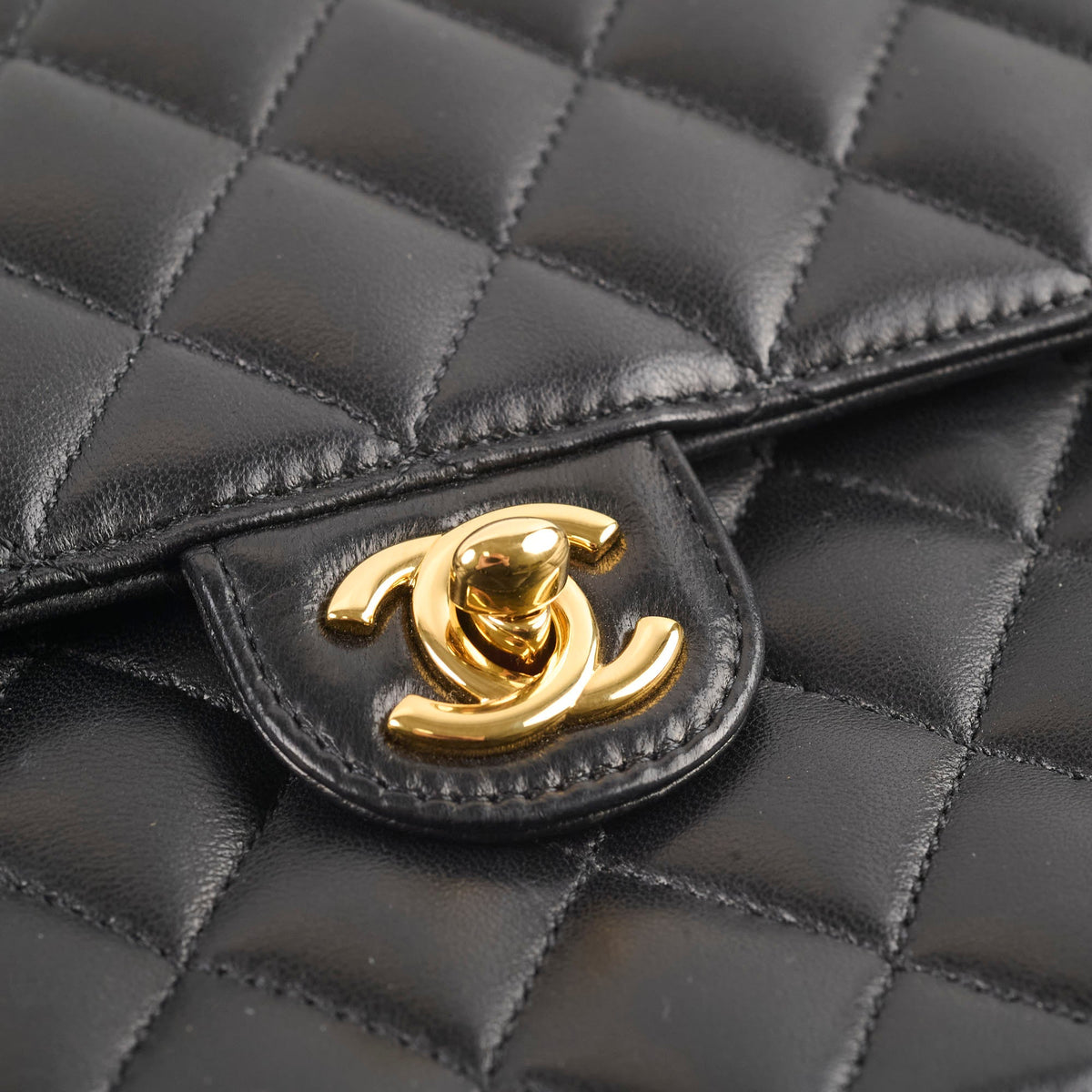 Chanel Quilted chain Flap Black - photo 14
