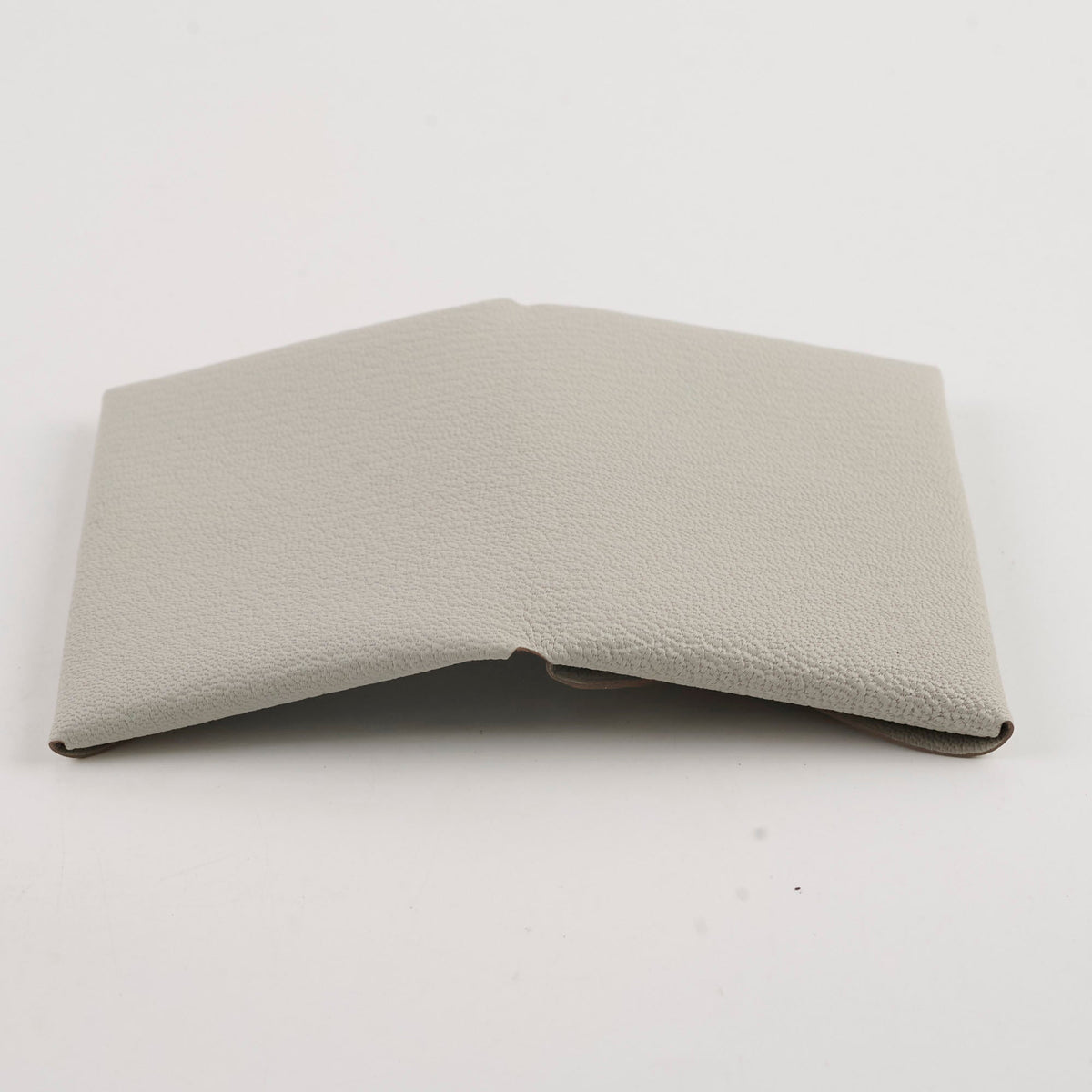 Hermes Calvi Duo Compact Chevre Mysore Gris Perle - photo 3