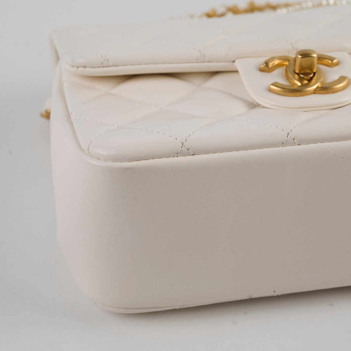 Chanel Square Seasonal Pearl Flap White Lambskin (microchip) - photo 10
