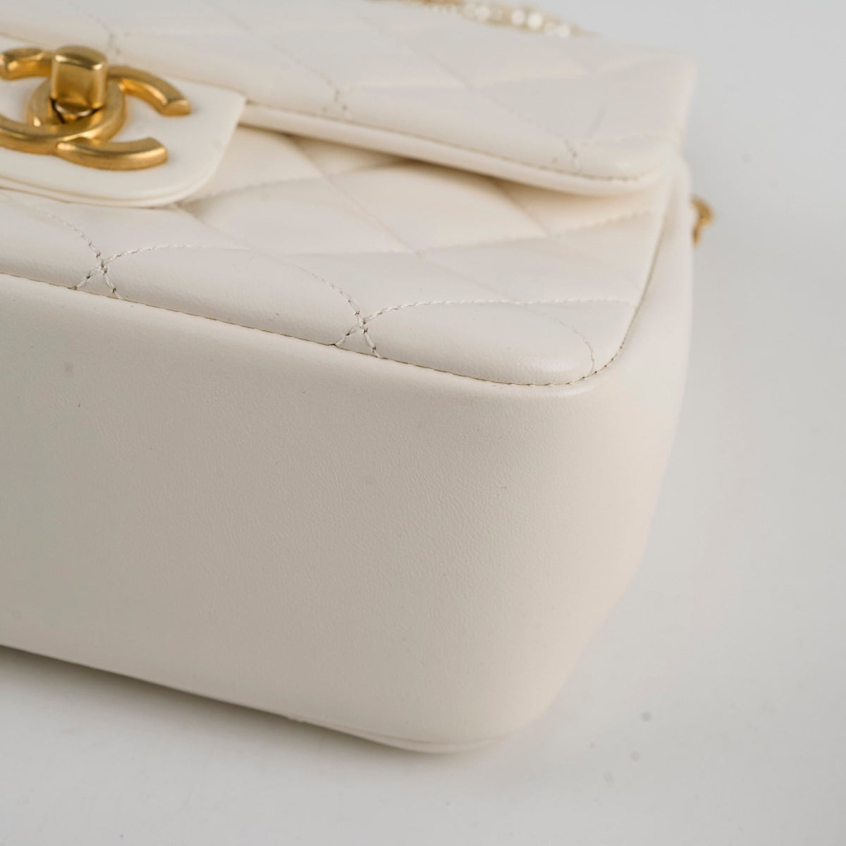 Chanel Square Seasonal Pearl Flap White Lambskin (microchip) - photo 8