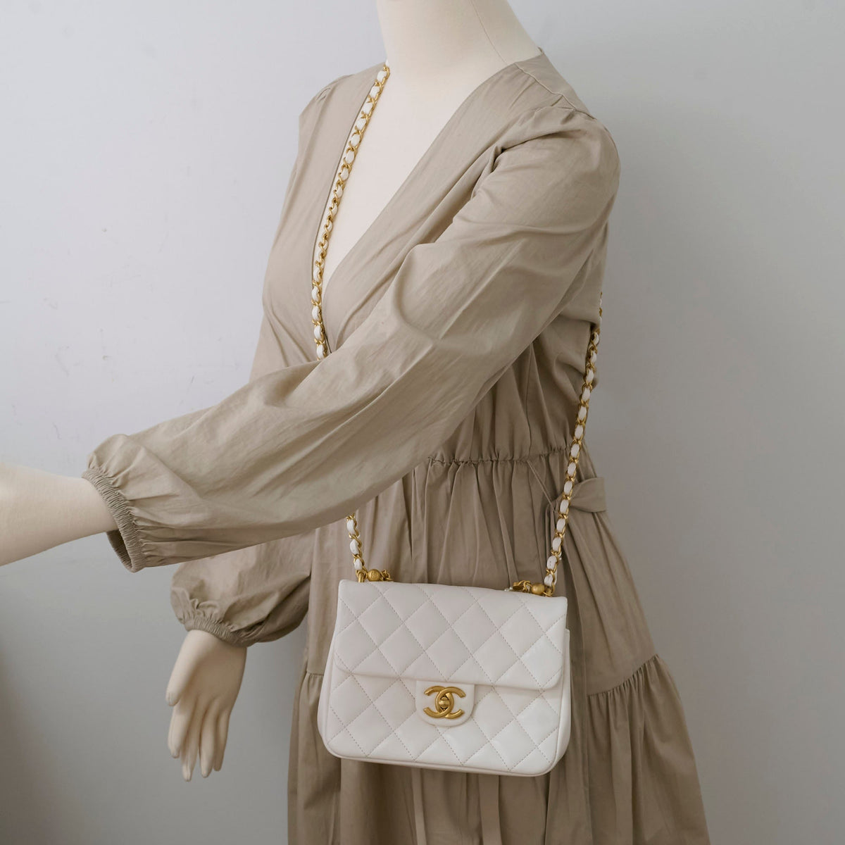 Chanel Square Seasonal Pearl Flap White Lambskin (microchip) - photo 12