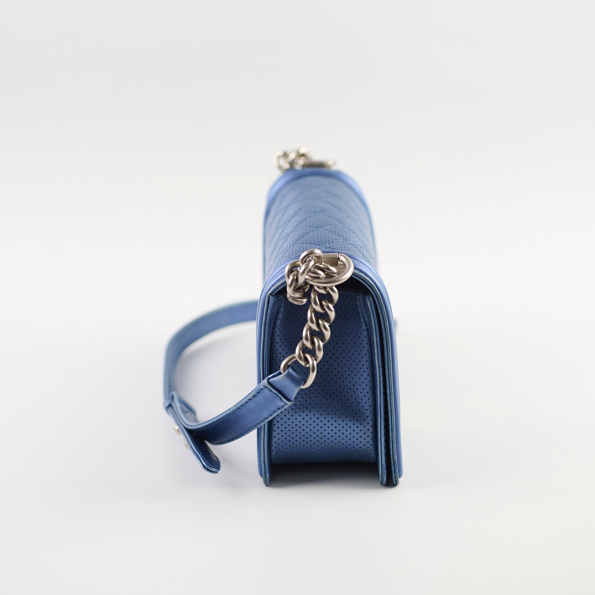 Chanel Old Medium Boy Metallic Blue - photo 3
