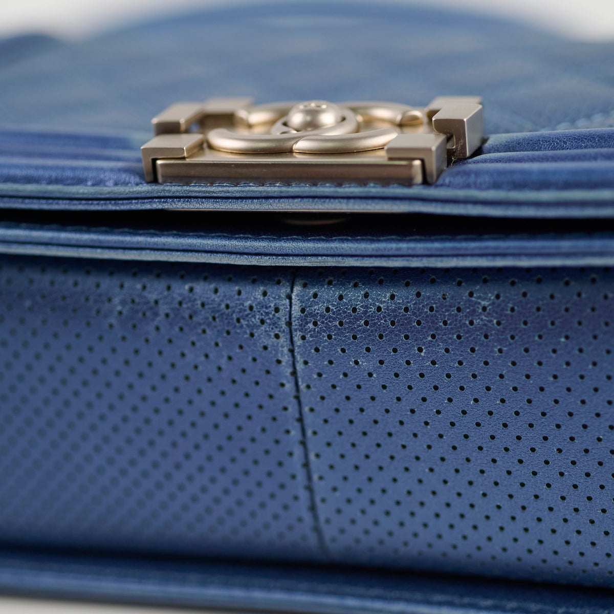Chanel Old Medium Boy Metallic Blue - photo 16