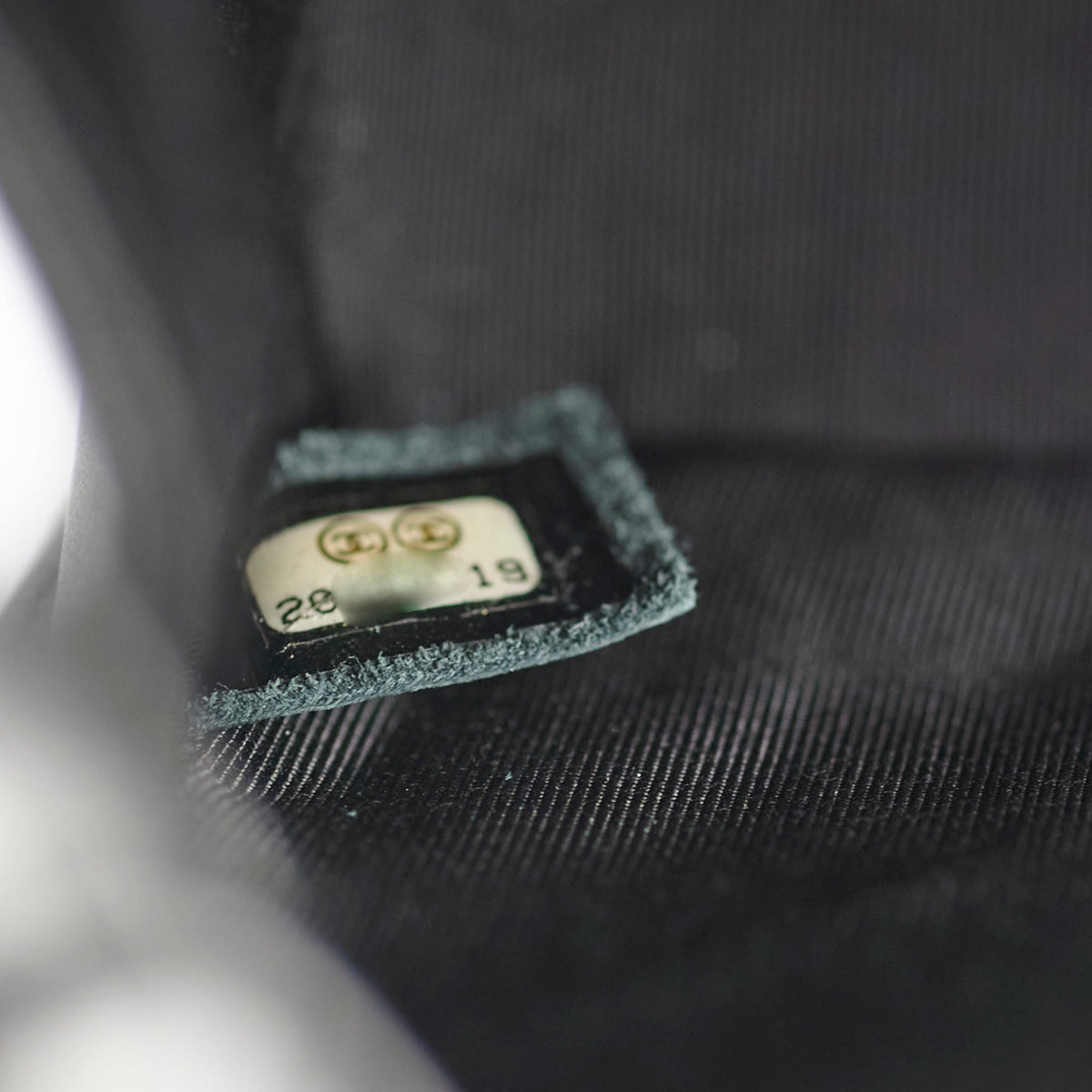 Chanel Old Medium Boy Black - photo 6