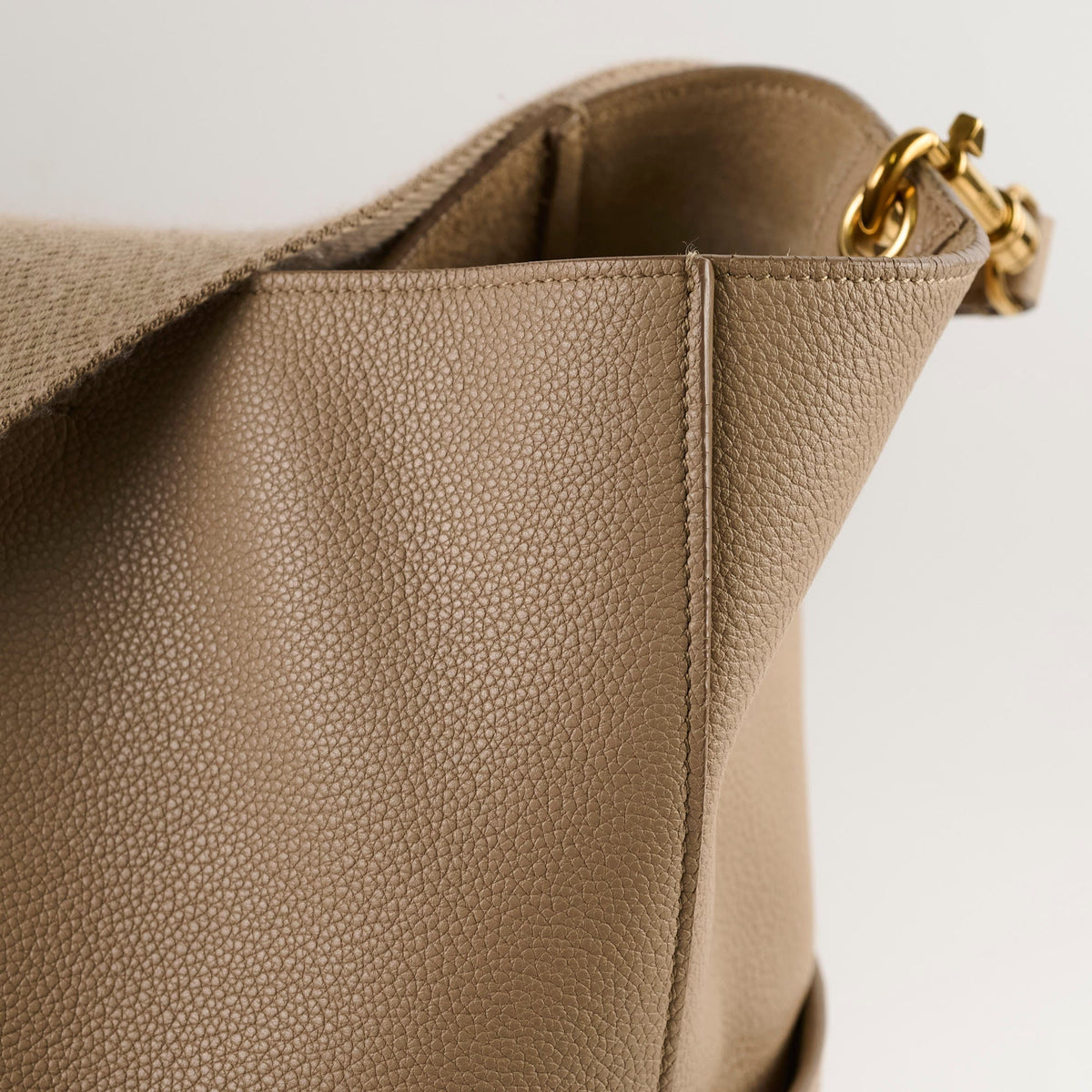 CELINE Sangle Tote Beige - photo 12