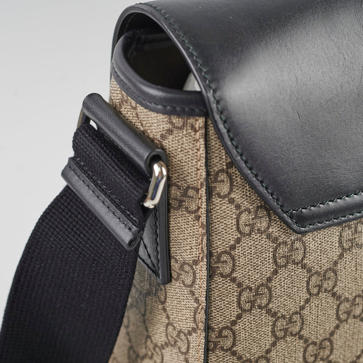 Gucci GG Surpreme Monogram Messenger Bag - photo 11